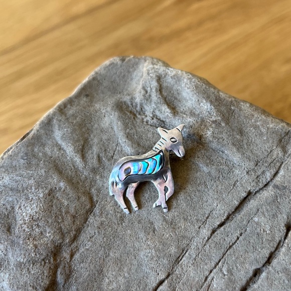 Tiny Taxco Burro Brooch Sterling Silver Abalone Mexico Burrito Donkey Pin YZZ - Picture 2 of 4